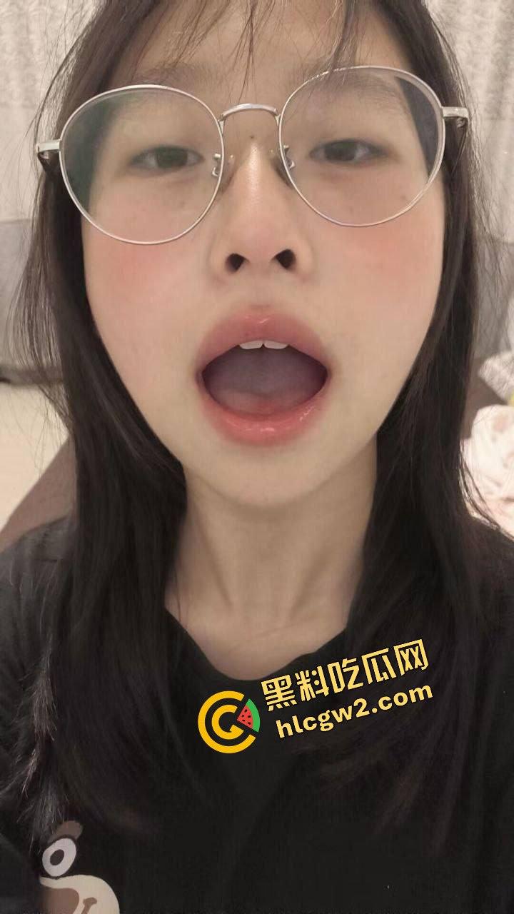 独家曝光!河南科技大学反差母狗『王昱心』公交车骚鸡 换男友如洗手 上位性爱遭泄密!