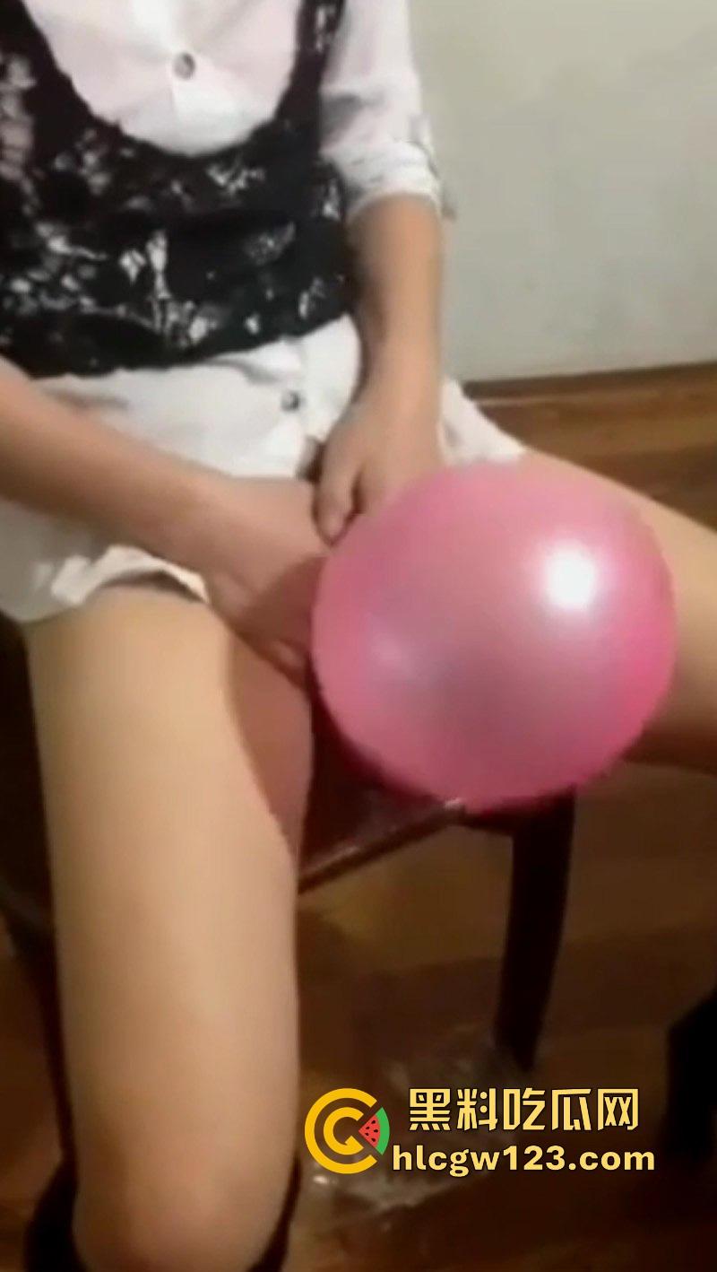 论熟女骚逼的猎奇花样整活 用逼灭灯 吹气球 抽烟都不在话下 不管是吹还是吸!