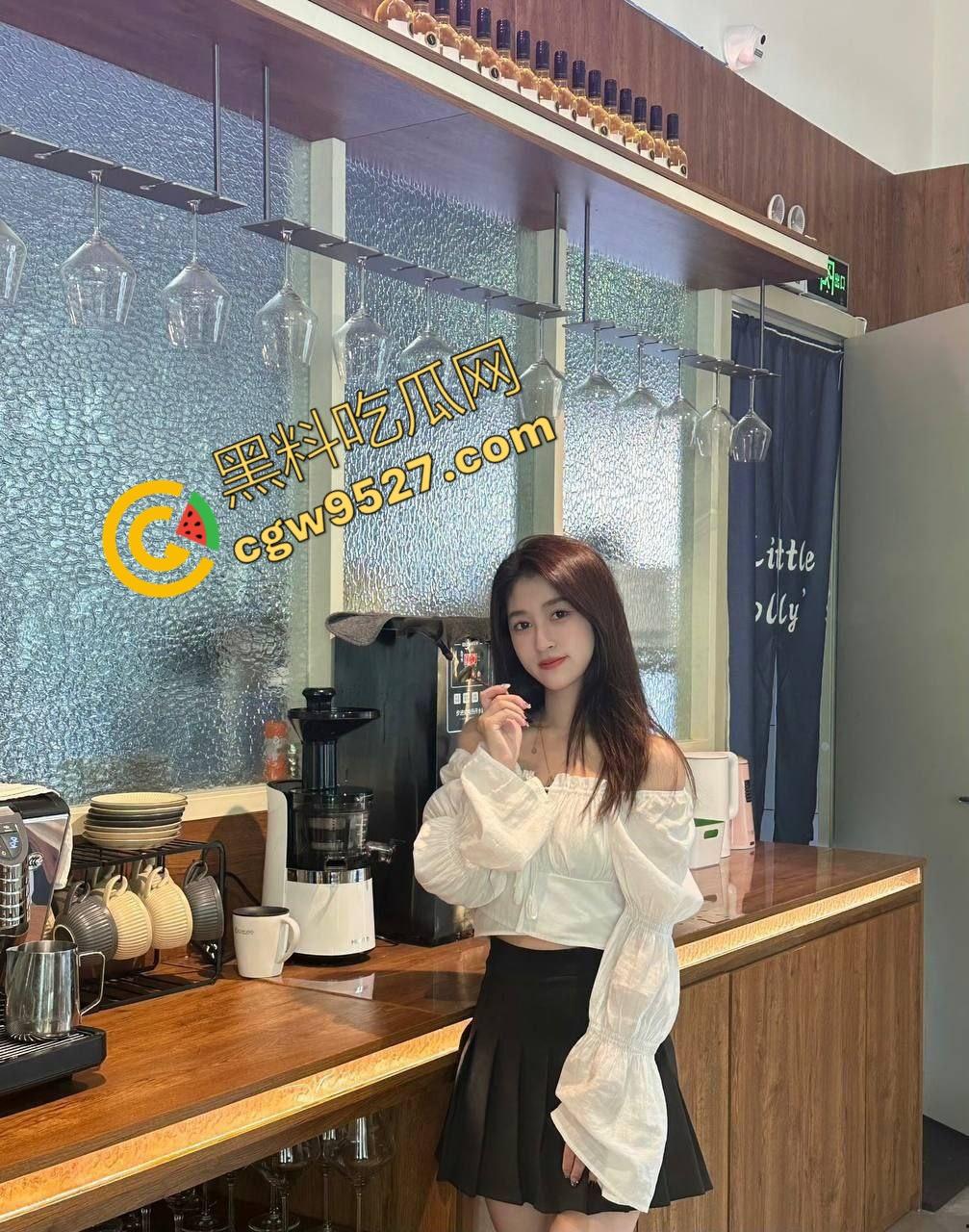 富二代酒店开淫乱轰趴专操别人女友!杭州浙商银行周雪瑶出轨被调成母狗供多人享乐,现场画面堪比AV大片