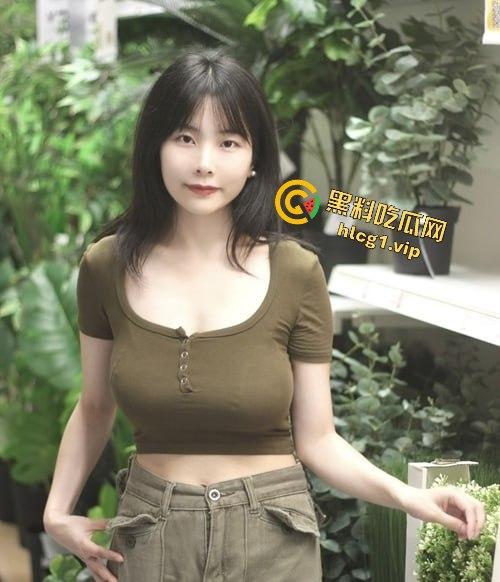 海南巨乳胸模「李婉莹」性感自拍曝光!极品巨乳蜂腰翘臀!水中浴身肌肤光滑透亮让人欲罢不能!