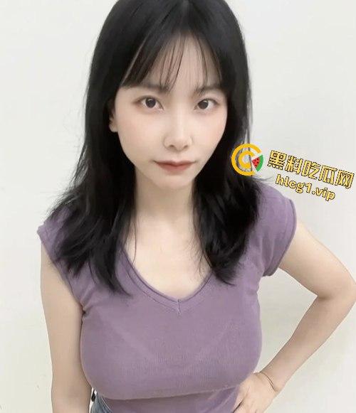 海南巨乳胸模「李婉莹」性感自拍曝光!极品巨乳蜂腰翘臀!水中浴身肌肤光滑透亮让人欲罢不能!