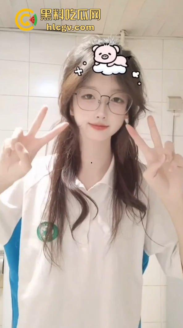 奶神『孙倩』巨乳野外露出引爆眼球！浙江大学06年校花满屏大奶哺育众生，连条狗都爱得不行！