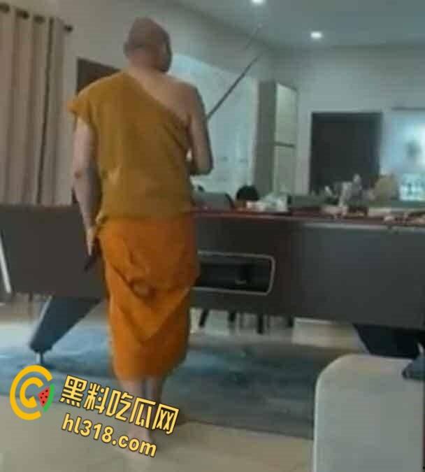 泰国版红姐【Golf】,专约高僧震撼整个泰国,女子与泰国高僧拍摄8万部照片,5600部视频勒索千万泰铢!