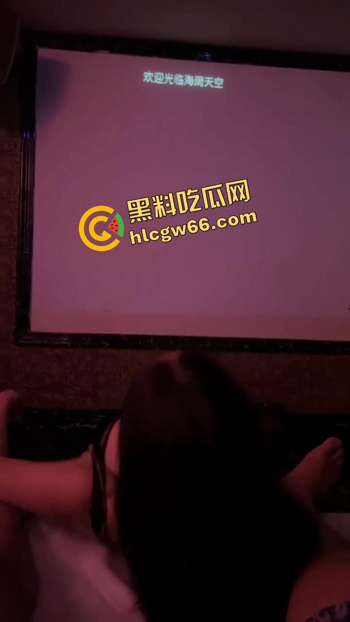 高端技师就是不一样,能用头给你按摩!周五放松一下,奶子在眼前晃,头在下面动,舒爽到灵魂发麻!