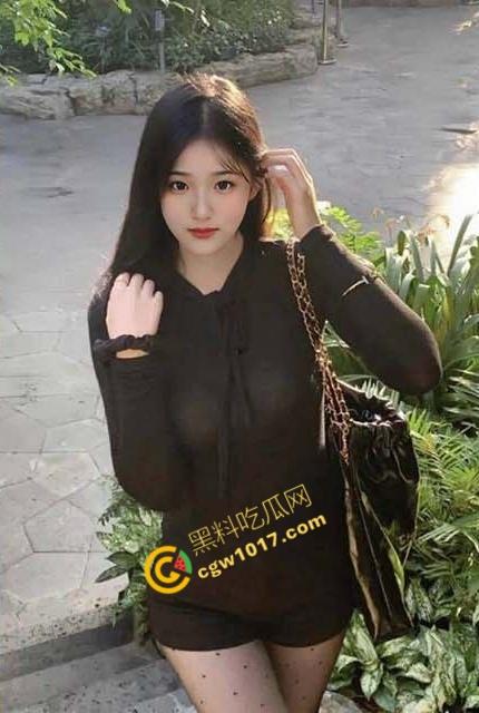 海角大神爆操水嫩乖女儿:当着女儿闺蜜内射了她,父女惊心动魄的凌晨契合,亲情乱伦,欲望再燃