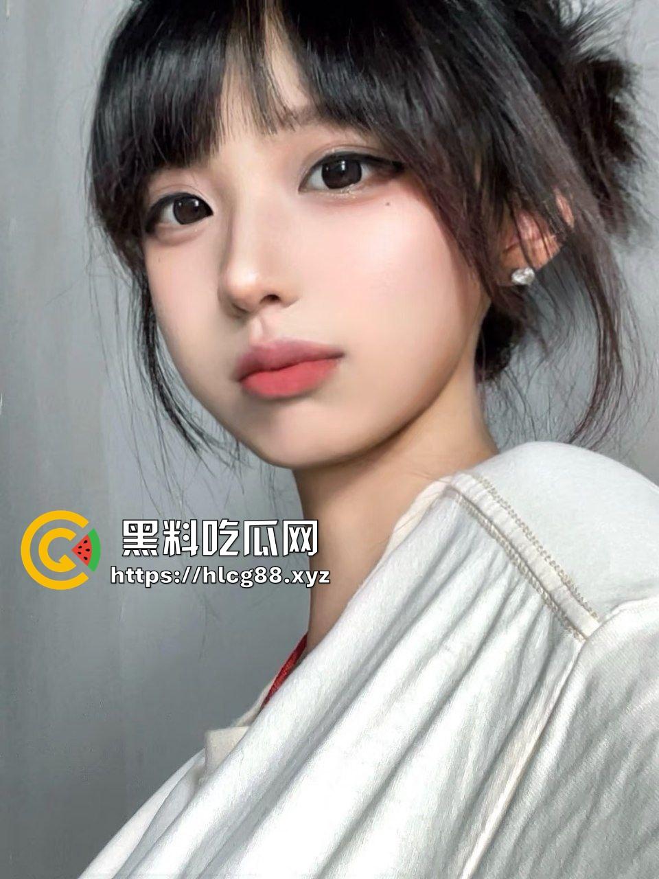 职高清纯小太妹大展鲍鱼,金逼高价约炮大哥,不敢操太快,慢慢抽插品尝粉嫩白虎小鲍鱼!