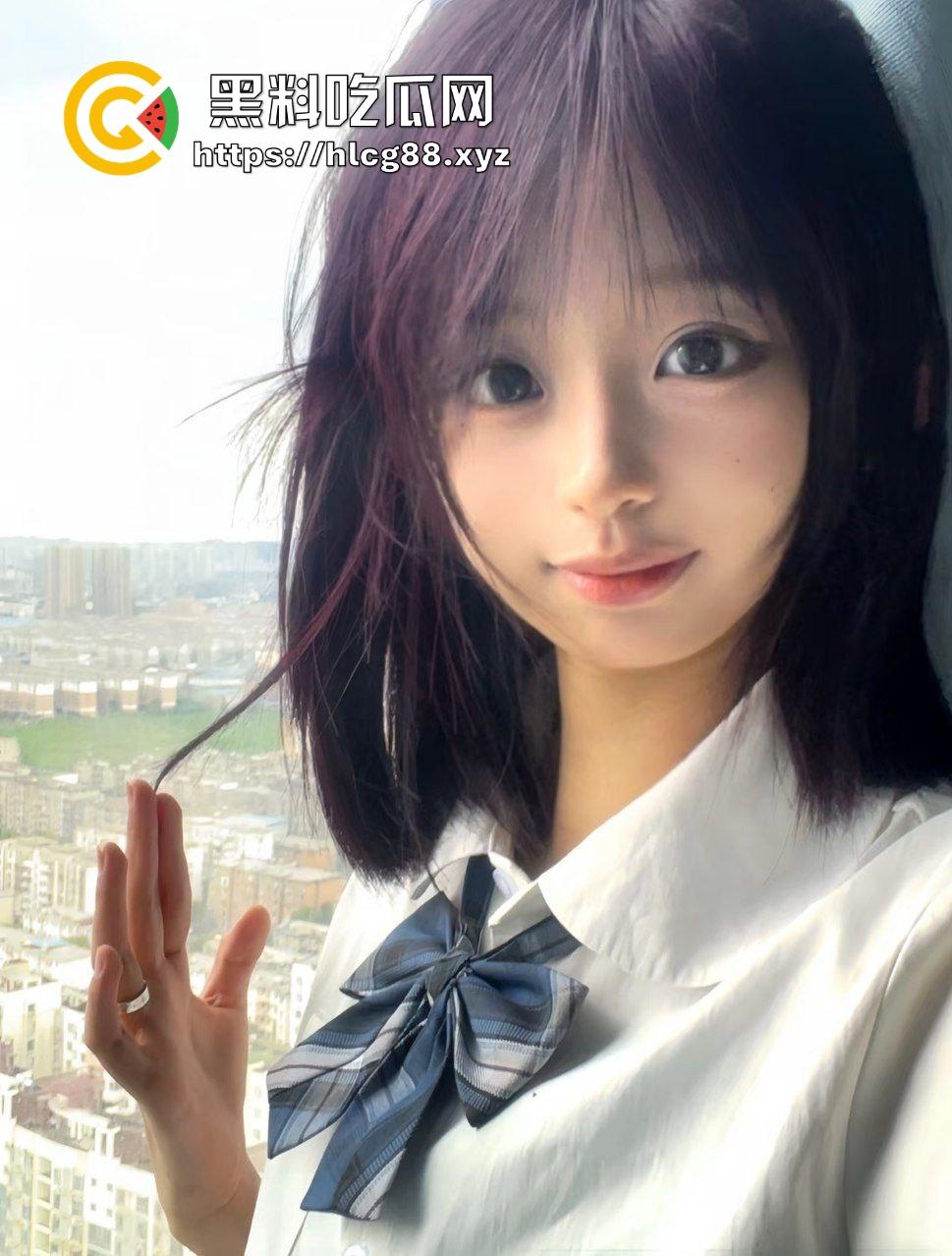 职高清纯小太妹大展鲍鱼,金逼高价约炮大哥,不敢操太快,慢慢抽插品尝粉嫩白虎小鲍鱼!