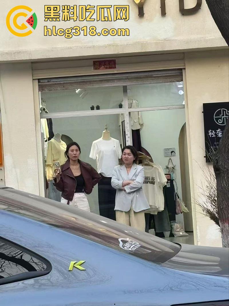 儿子为小三当街对战父母,爸妈泼皮无赖当街撒泼,儿子发疯暴怒当街殴打,这是要把儿子送进去啊!