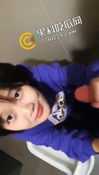 河南安阳师范学院清纯嫩妹子『林丹丹』热爱吃鸡 寻求刺激在厕所口交