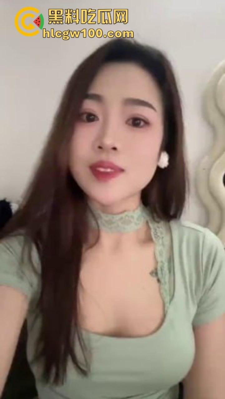 抖音极品少妇【衣衣甜甜圈】高颜值性感人妻 跟榜一大哥玩车震 大哥真有眼光啊 这种小网红钱少活好!