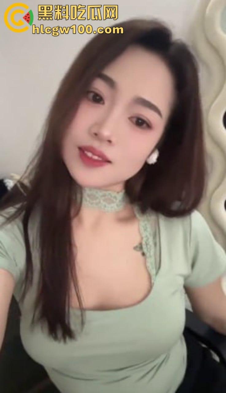 抖音极品少妇【衣衣甜甜圈】高颜值性感人妻 跟榜一大哥玩车震 大哥真有眼光啊 这种小网红钱少活好!