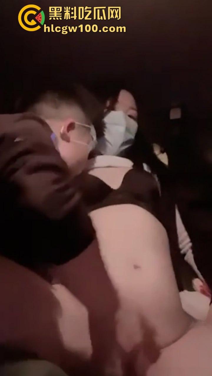 抖音极品少妇【衣衣甜甜圈】高颜值性感人妻 跟榜一大哥玩车震 大哥真有眼光啊 这种小网红钱少活好!
