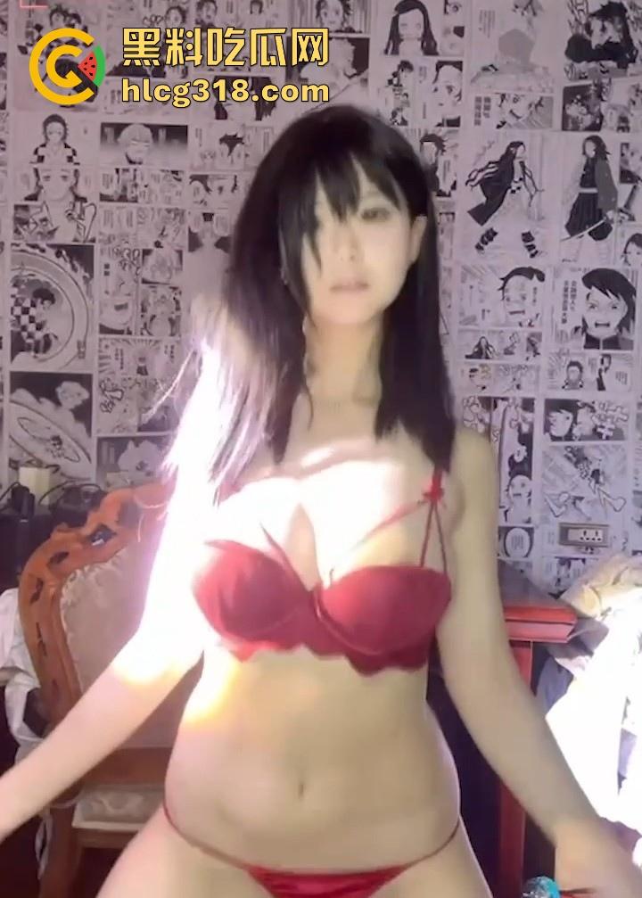 高颜值反差大学生【羊咩咩】宿舍自慰视频曝光,极品巨乳脸B同框自慰,看了很难不硬!