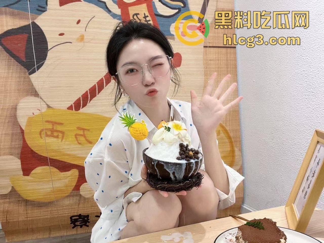 99年骚逼女神舔狗夜夜意淫,她却甘心跪地当金主脚下的狗,沸羊羊的梦想全是金主的现实!