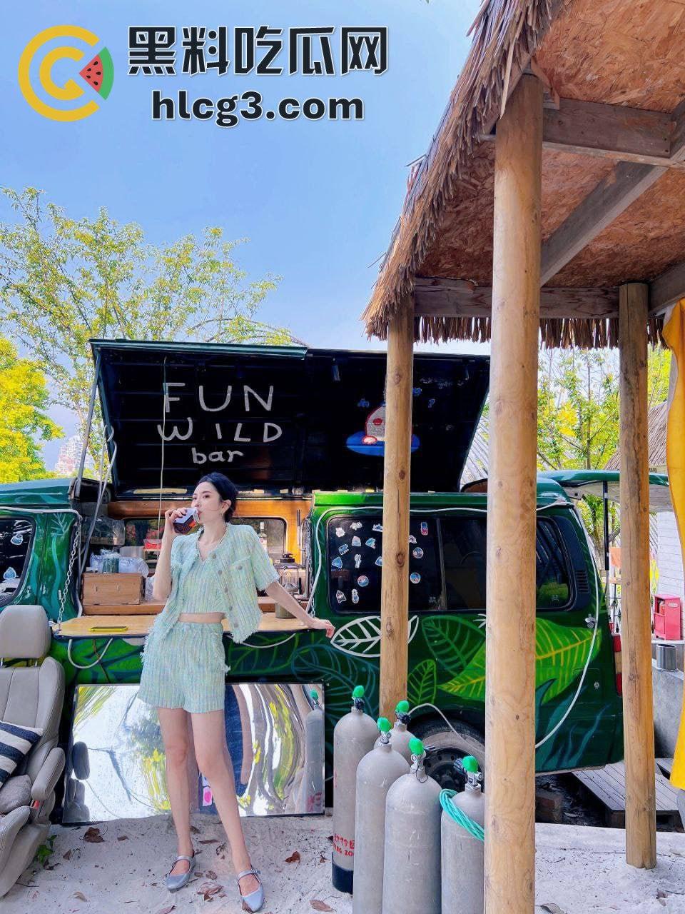 99年骚逼女神舔狗夜夜意淫,她却甘心跪地当金主脚下的狗,沸羊羊的梦想全是金主的现实!