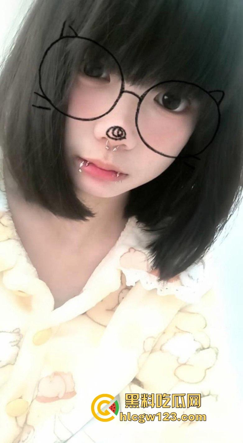 武汉工商学院大一小母狗【林萍如】和男友裸聊视频曝光 宿舍内骚浪自慰为男友解馋!