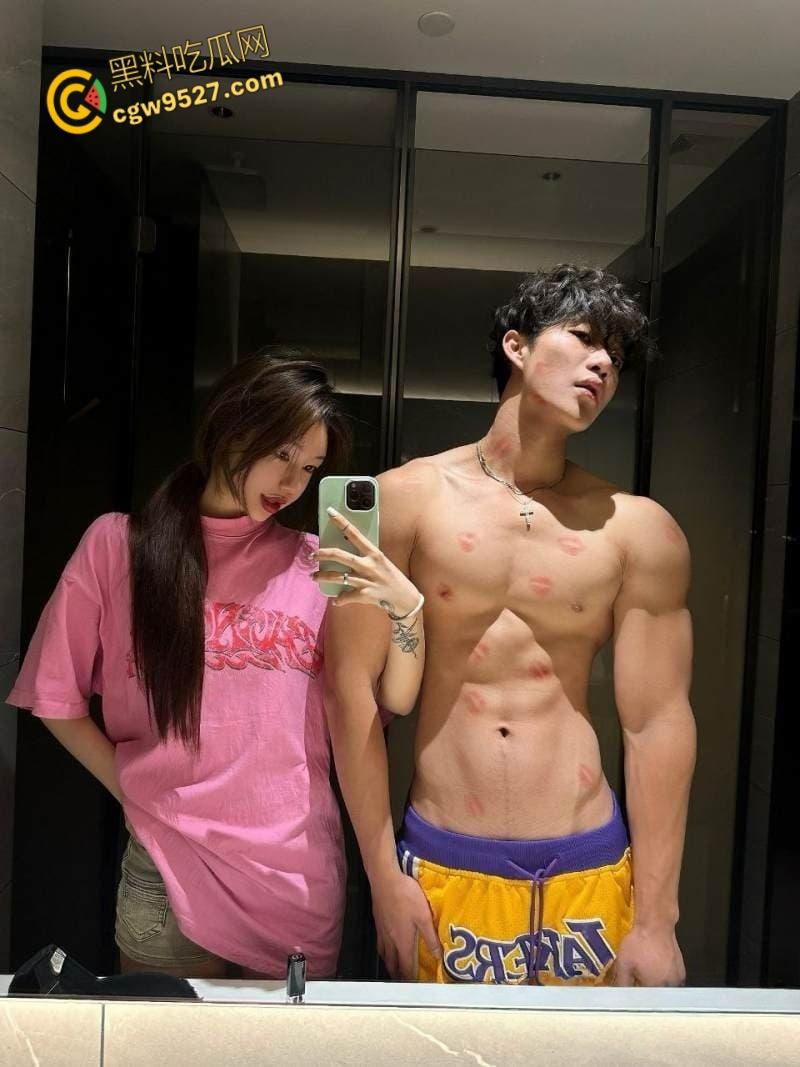 抖音网红【鸡腿弟弟】,肌肉体育生约炮百里送逼的女粉,镜前后入主动录像记录,娇小身材被后入爆操!