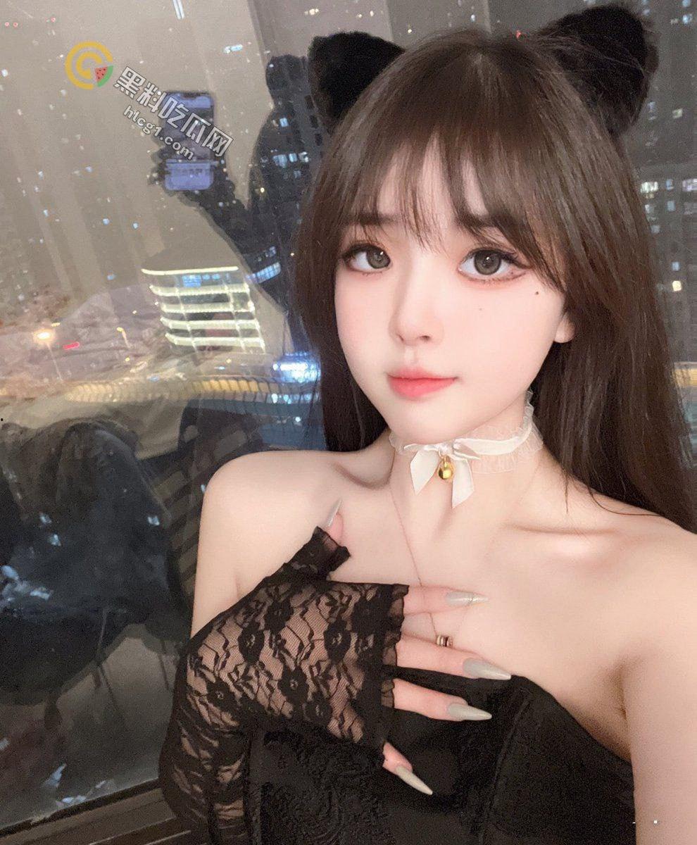 抖音网红【我是谁我也不知道】不雅视频泄露,金主爸爸夜晚疯狂操她