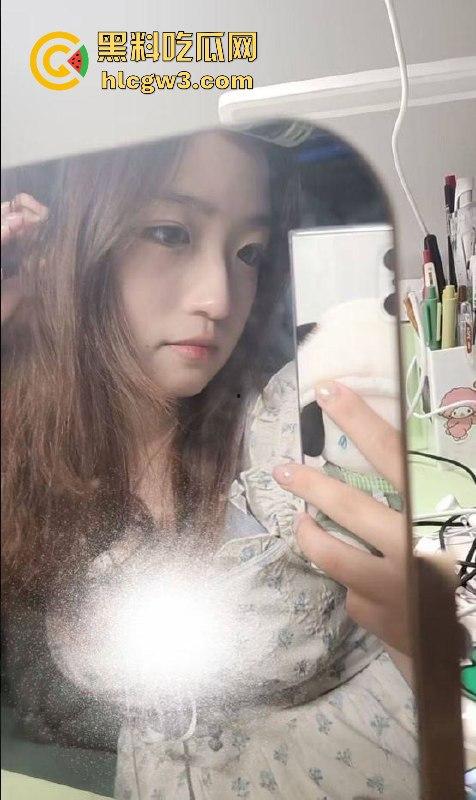 广西大专女学生【张可欣】私密视频外泄!学长曝光其吃鸡吧视频,女主疑受打击休学!