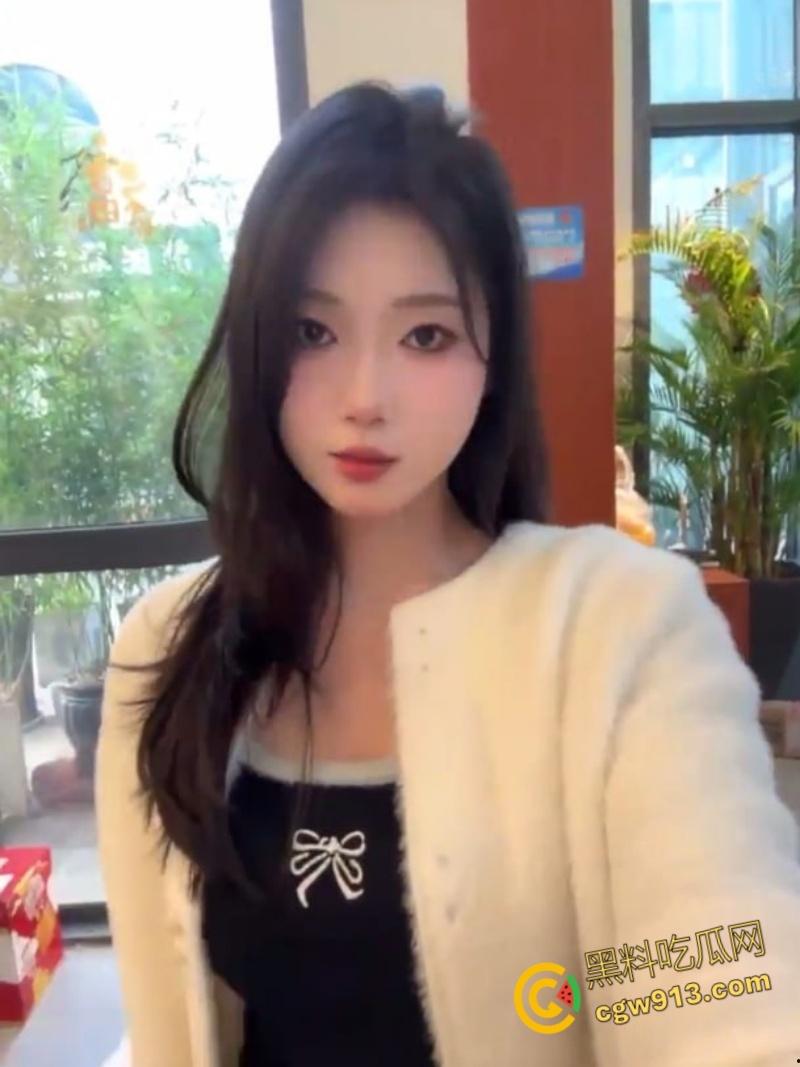 吉林工商学院【王馨岚】,清纯校花跟男友自拍流出,反差母狗口技娴熟,忠爱口爆吞精,停都停不下来!