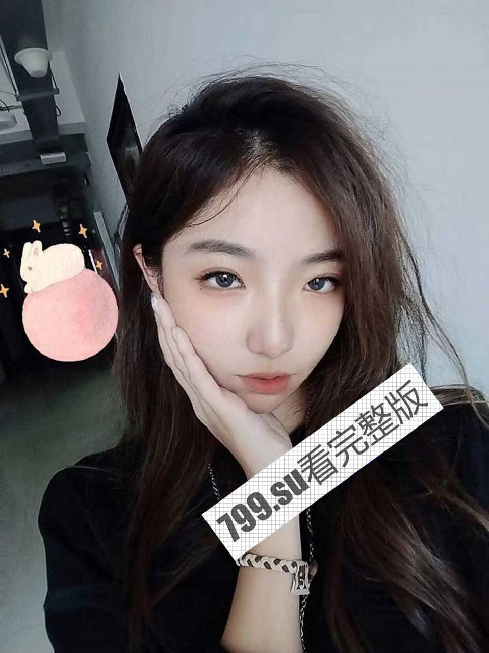 反差!19 岁昌吉处女母狗反差裱求自曝 喜欢露出 被认出可以随便玩