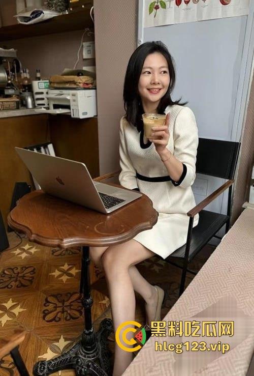 华夏航空传媒女强人『王文丽』趁老公不在家,和男同事偷情,后入爆操黑丝长腿,情趣内衣撩到爆炸!