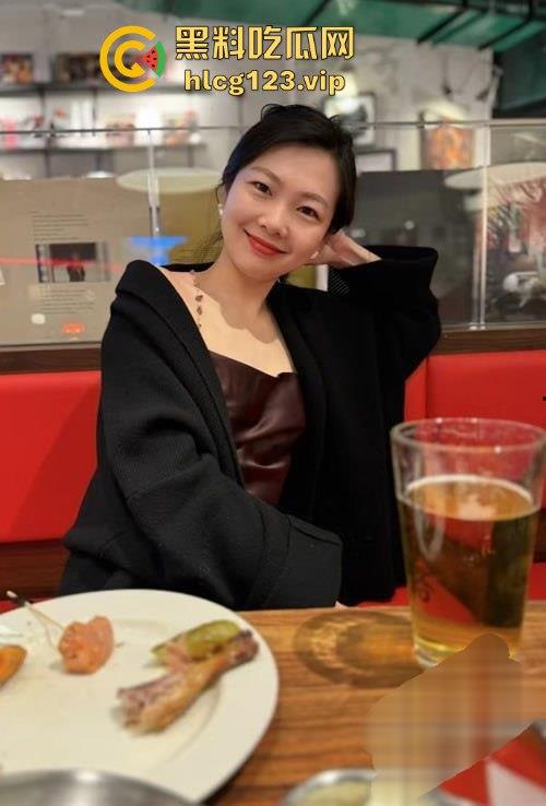 华夏航空传媒女强人『王文丽』趁老公不在家,和男同事偷情,后入爆操黑丝长腿,情趣内衣撩到爆炸!