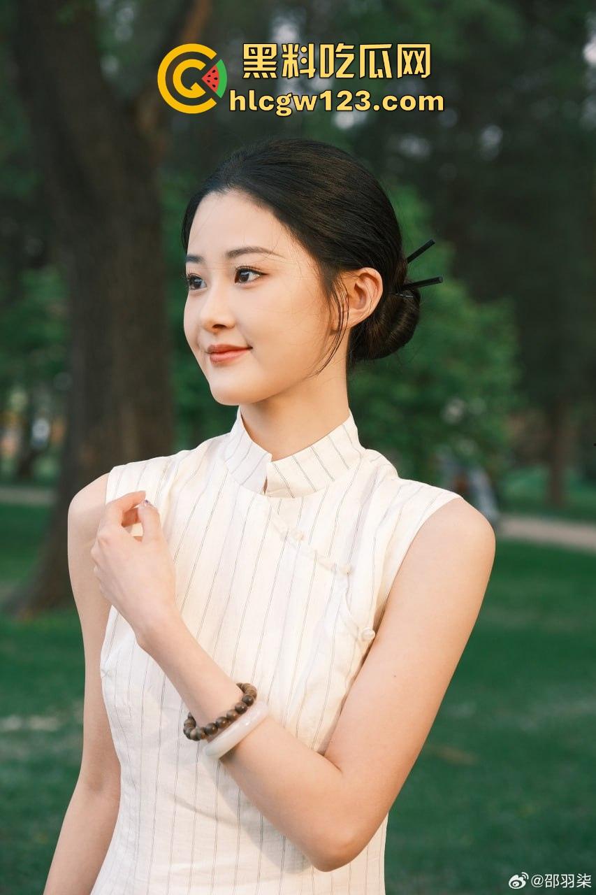 与老姐激情l乱伦 交合后仿佛打通任督骚脉 成功激发老姐淫骚本性 黑丝老姐越来越骚了！