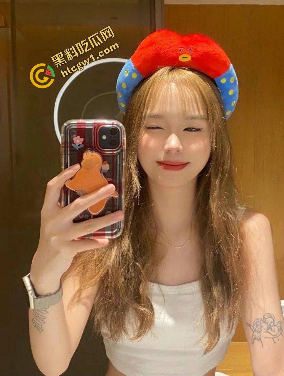 抖音重庆奥斯卡酒吧反差舞女【沈津津】下班回家发骚 全裸自拍洗澡搓奶 独家流出!