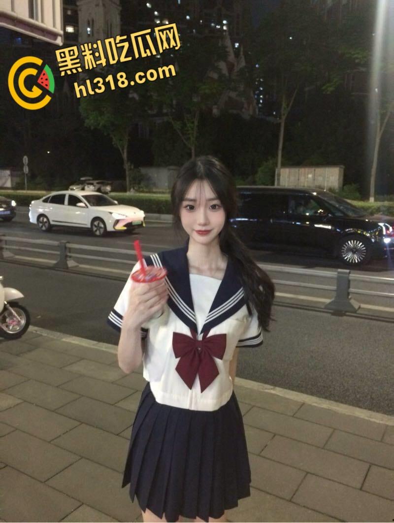 推特献妻绿帽男【暖暖小淫妻】,绿帽老公灌醉老婆玩3P,喝醉的老婆淫荡发骚,跟单男边调情边爱爱 !