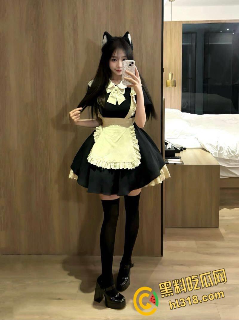 推特献妻绿帽男【暖暖小淫妻】,绿帽老公灌醉老婆玩3P,喝醉的老婆淫荡发骚,跟单男边调情边爱爱 !