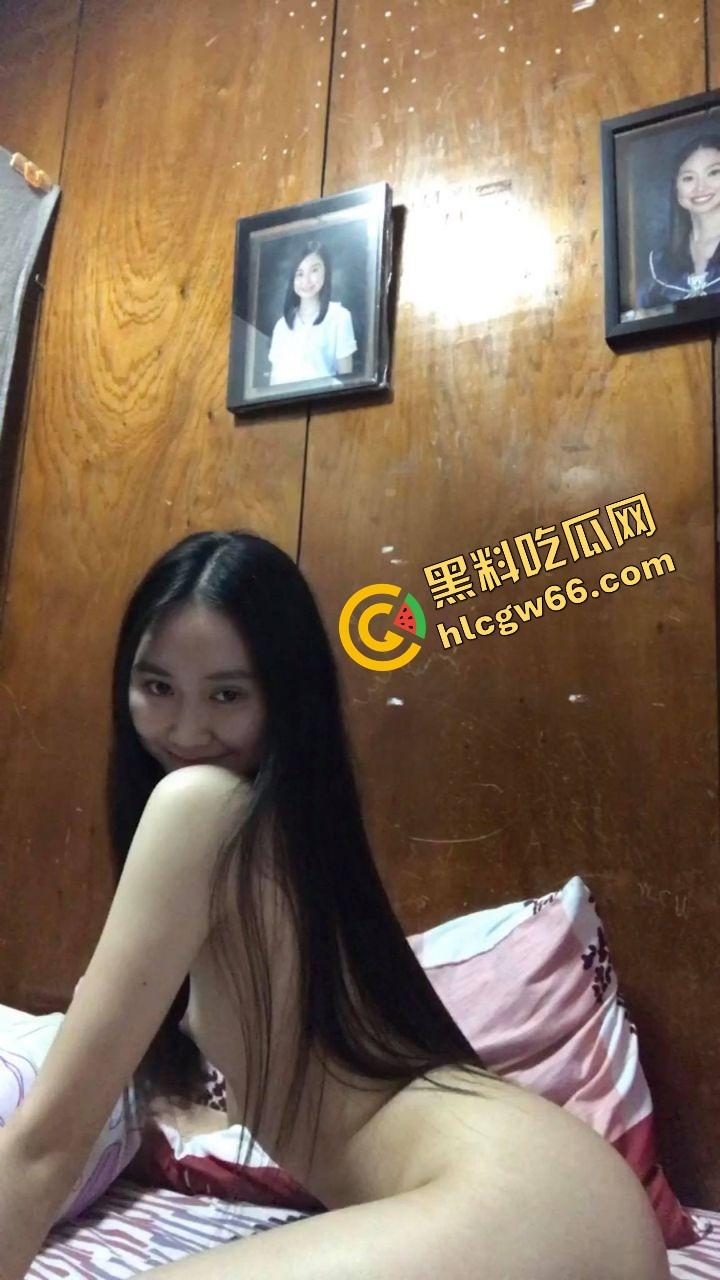 东南亚疯批小妹裸聊,全程抠逼连麦操作角度太吊了,高清无码怼脸看逼洞翻抽简直像在逼里装了监控头!