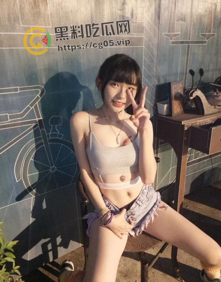 台湾基隆模特 林雅雯 早期被网调不雅自拍流出 小小年纪就风骚的不成样子