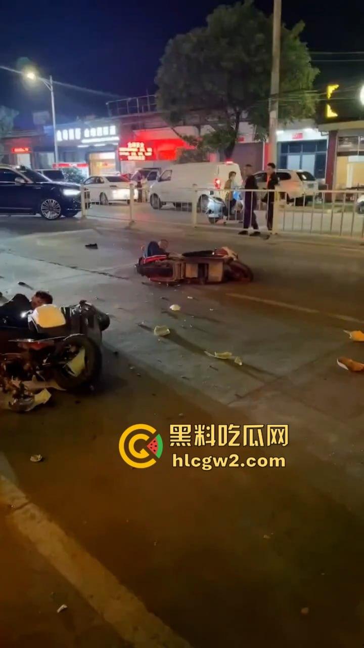 “晕倒前先把微信记录清一下!”潮汕东彩路精神小伙酒后驾摩托车狂飙酿车祸 不顾断腿先拿手机 这是有啥秘密啊?