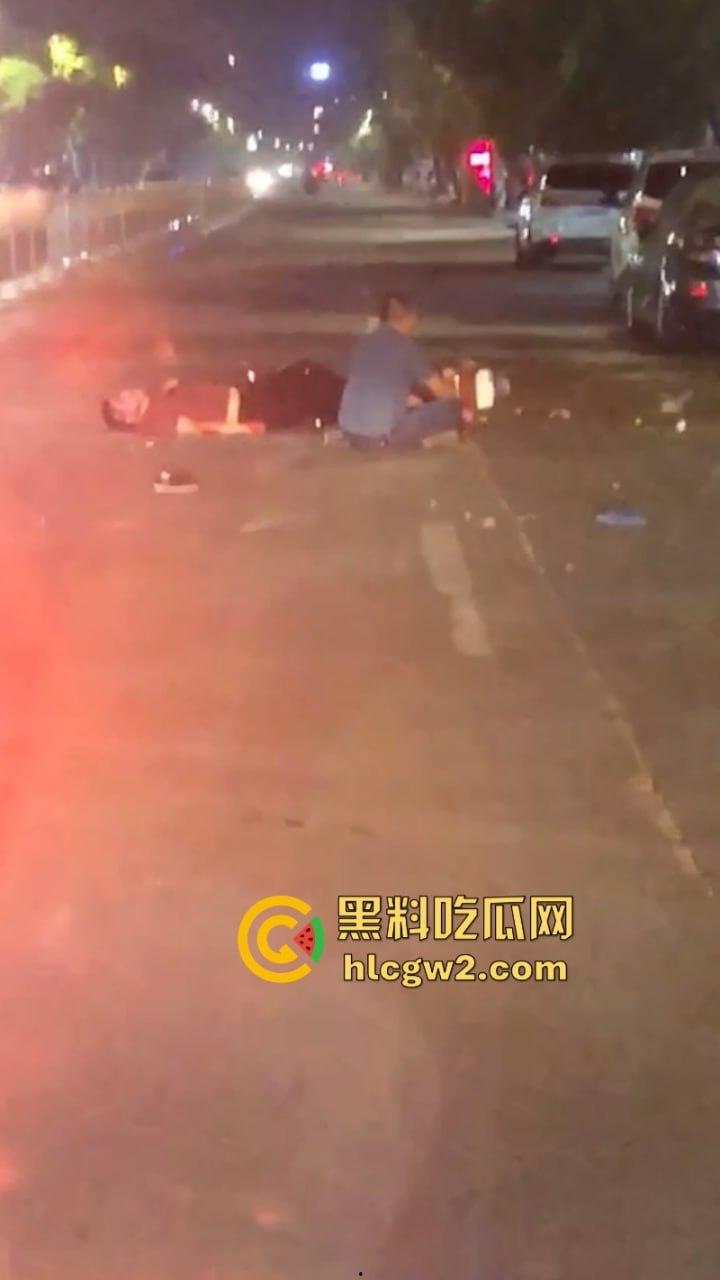 “晕倒前先把微信记录清一下!”潮汕东彩路精神小伙酒后驾摩托车狂飙酿车祸 不顾断腿先拿手机 这是有啥秘密啊?