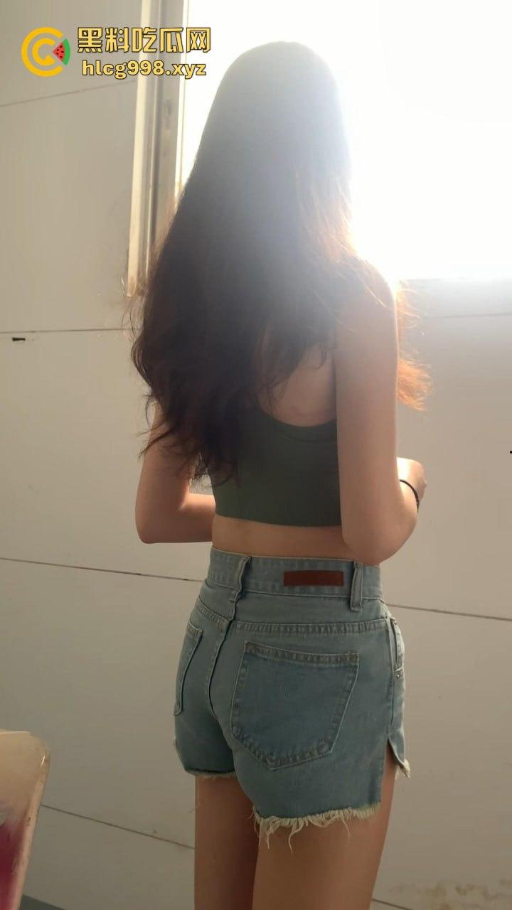 台湾模特【汪淼】骚气十足!情趣内衣轮着换,大长腿让老公天天交公粮撑不住!