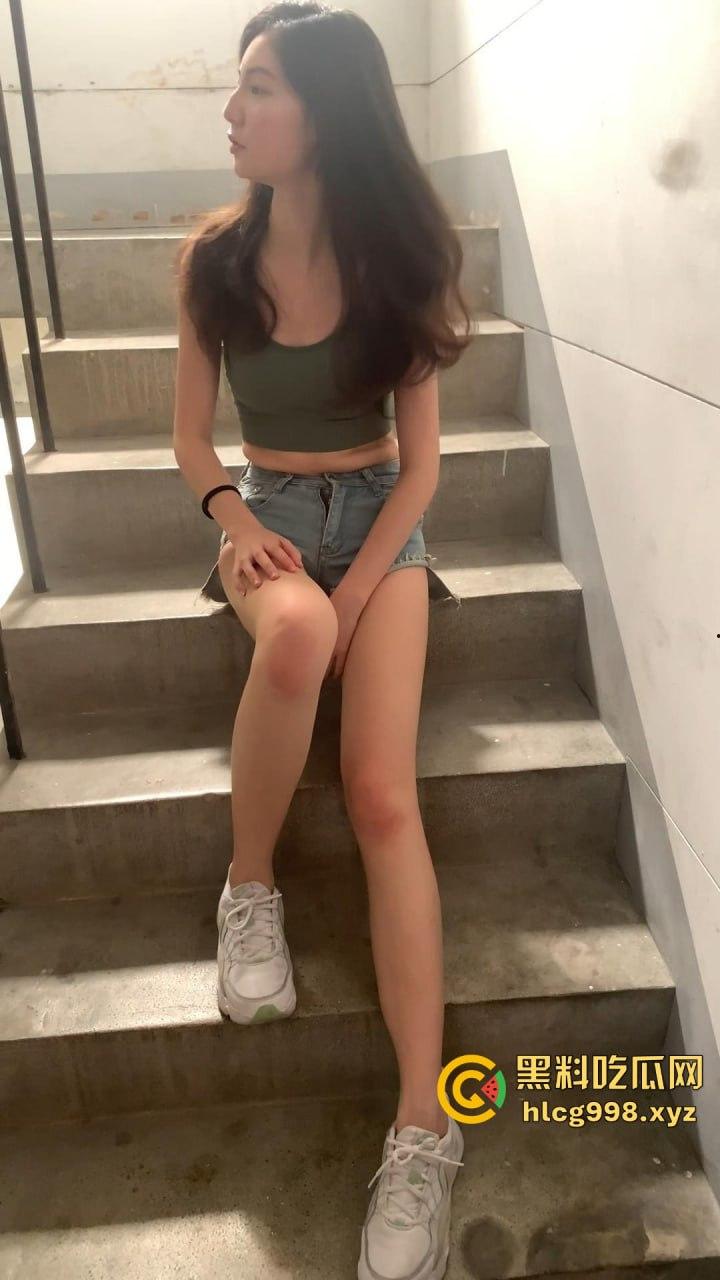 台湾模特【汪淼】骚气十足!情趣内衣轮着换,大长腿让老公天天交公粮撑不住!