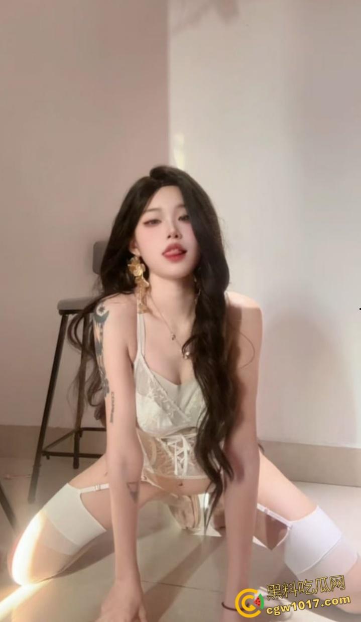 抖音167万粉丝网红【小哭包不哭】重金门槛擦边福利,情趣蕾丝火辣热舞,大胆展示性感身材!