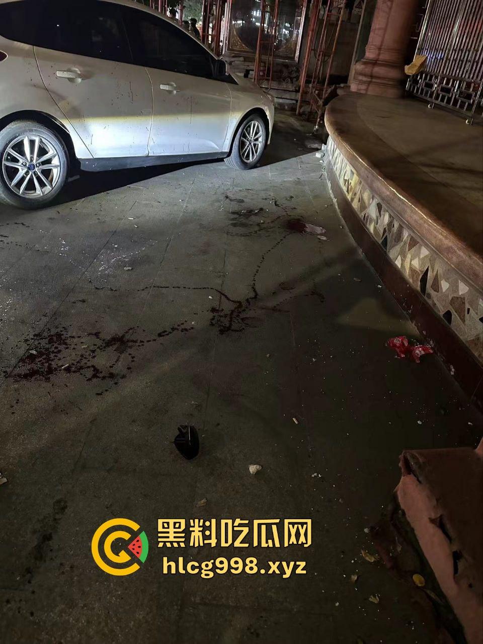 潮阳棉城精神小伙街头斗殴!马刀上手,砍到手臂当场飞掉!