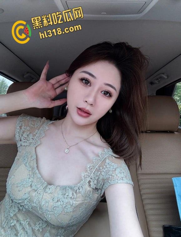 曾经网吧公厕女王【小性感】 强势回归,公厕狼牙四指插穴,爽到忍不住娇喘,喷溅淫汁浑身抽搐!