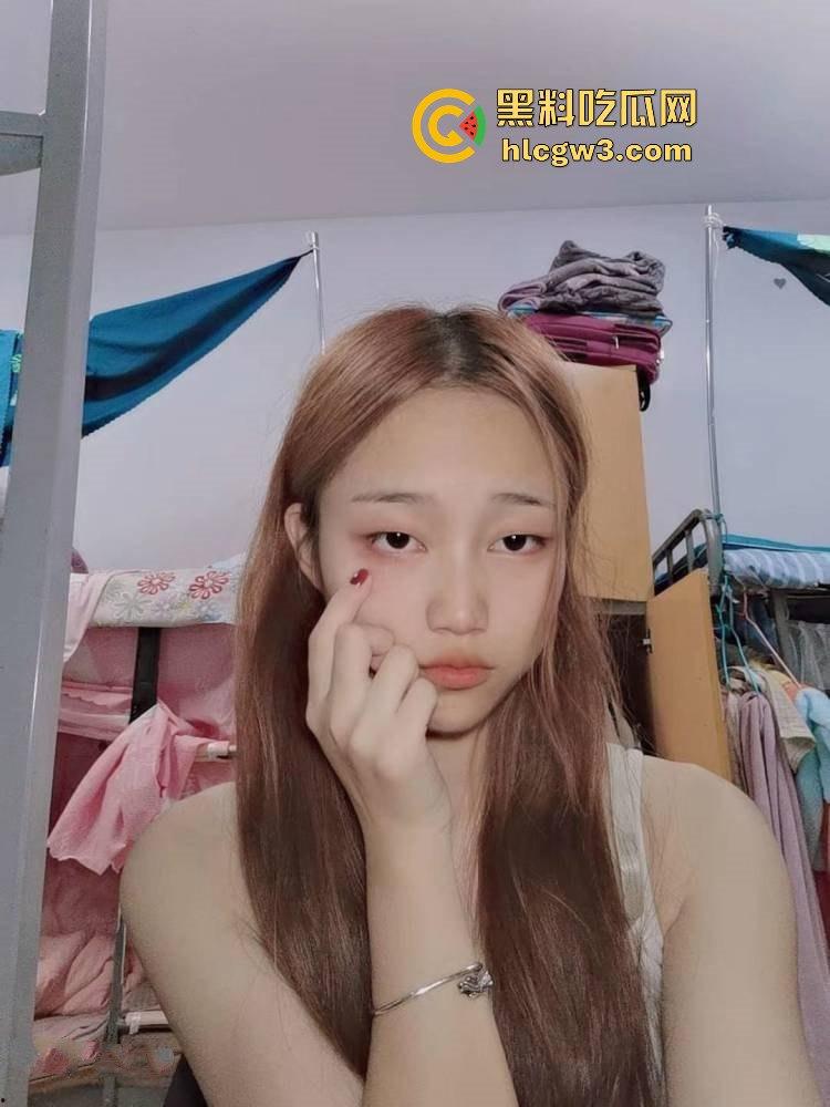 西安交大清纯校花【黎诗雨】私密自拍外流!清纯脸蛋配骚浪劲儿,男友大棒伺候叫声销魂惹全网嗨翻!