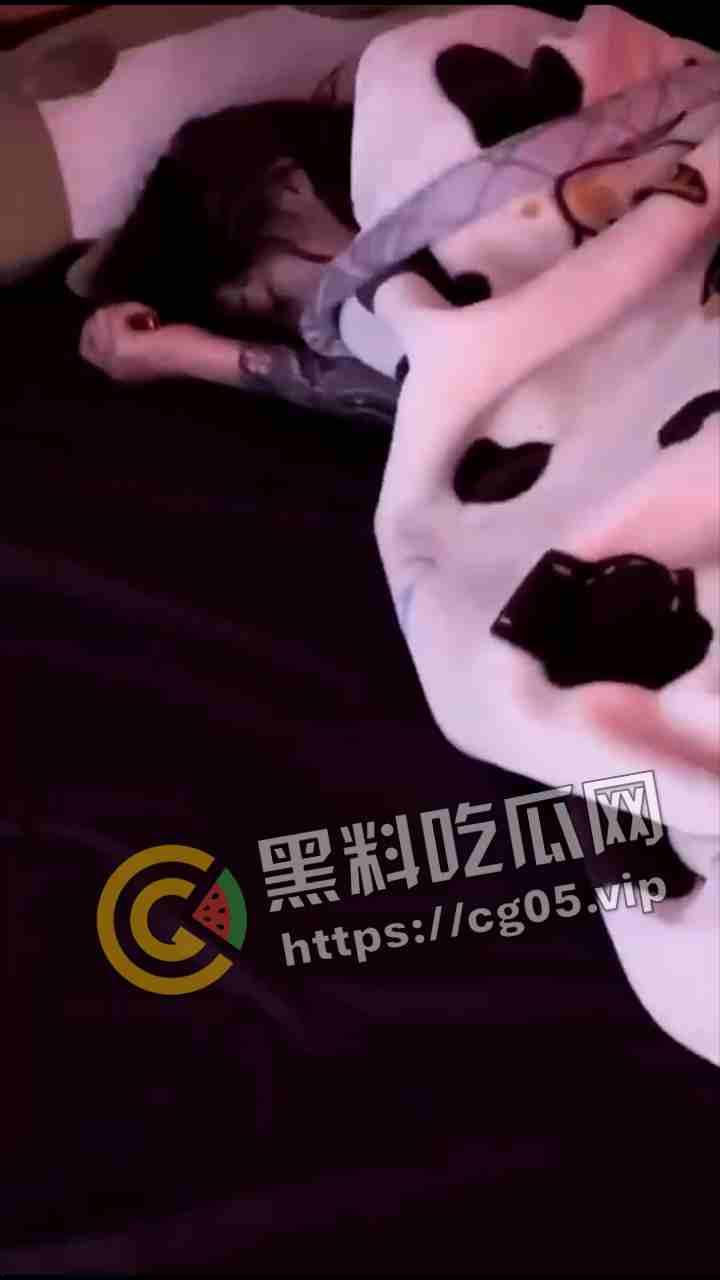 一眼丁真 鉴定为烟里有毒!恶臭男在电子烟里下毒控制溜冰女还发群炫耀 说自己还是国家公务员
