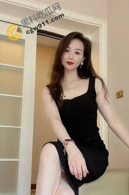 海角大神母子乱伦！出租房爆操美艳干妈的肥屁股，风韵犹存的熟女被干得高潮连连，疯狂夜晚壮烈爆发！