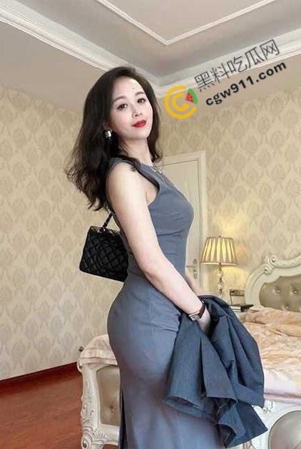 海角大神母子乱伦!出租房爆操美艳干妈的肥屁股,风韵犹存的熟女被干得高潮连连,疯狂夜晚壮烈爆发!