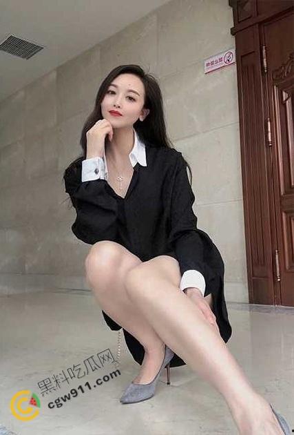 海角大神母子乱伦!出租房爆操美艳干妈的肥屁股,风韵犹存的熟女被干得高潮连连,疯狂夜晚壮烈爆发!