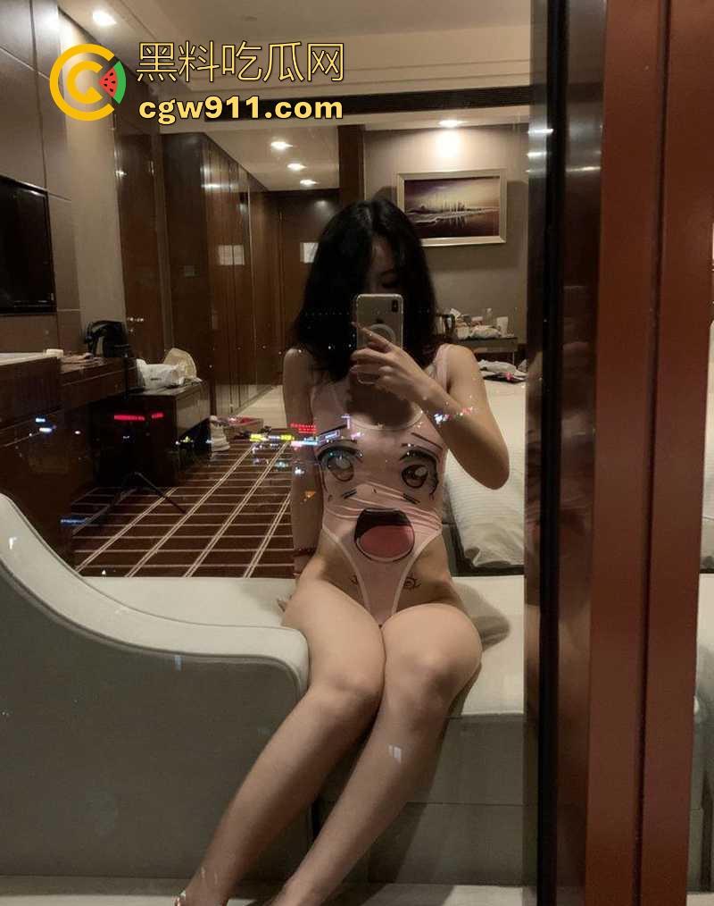 绝美魅魔女友【刘奕】露脸调教视频曝光,栓着狗链被猛干后入,滴蜡内射极其淫荡!