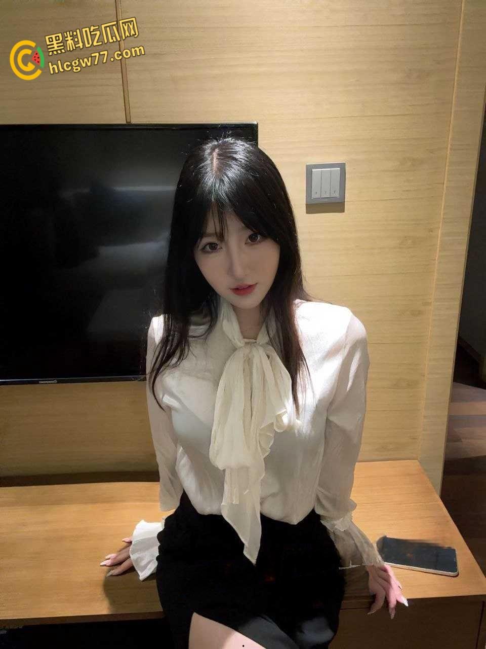 推特极品蜜桃臀少女 酣睡小熊 大秀巨乳肥臀身姿送出福利 海量视图资源疯传全网！