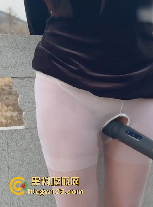 反差抖M少妇户外露出 敏感人妻极致潮喷 换衣塞跳蛋 手铐脚镣喷尿 臊味十足尺度炸裂!