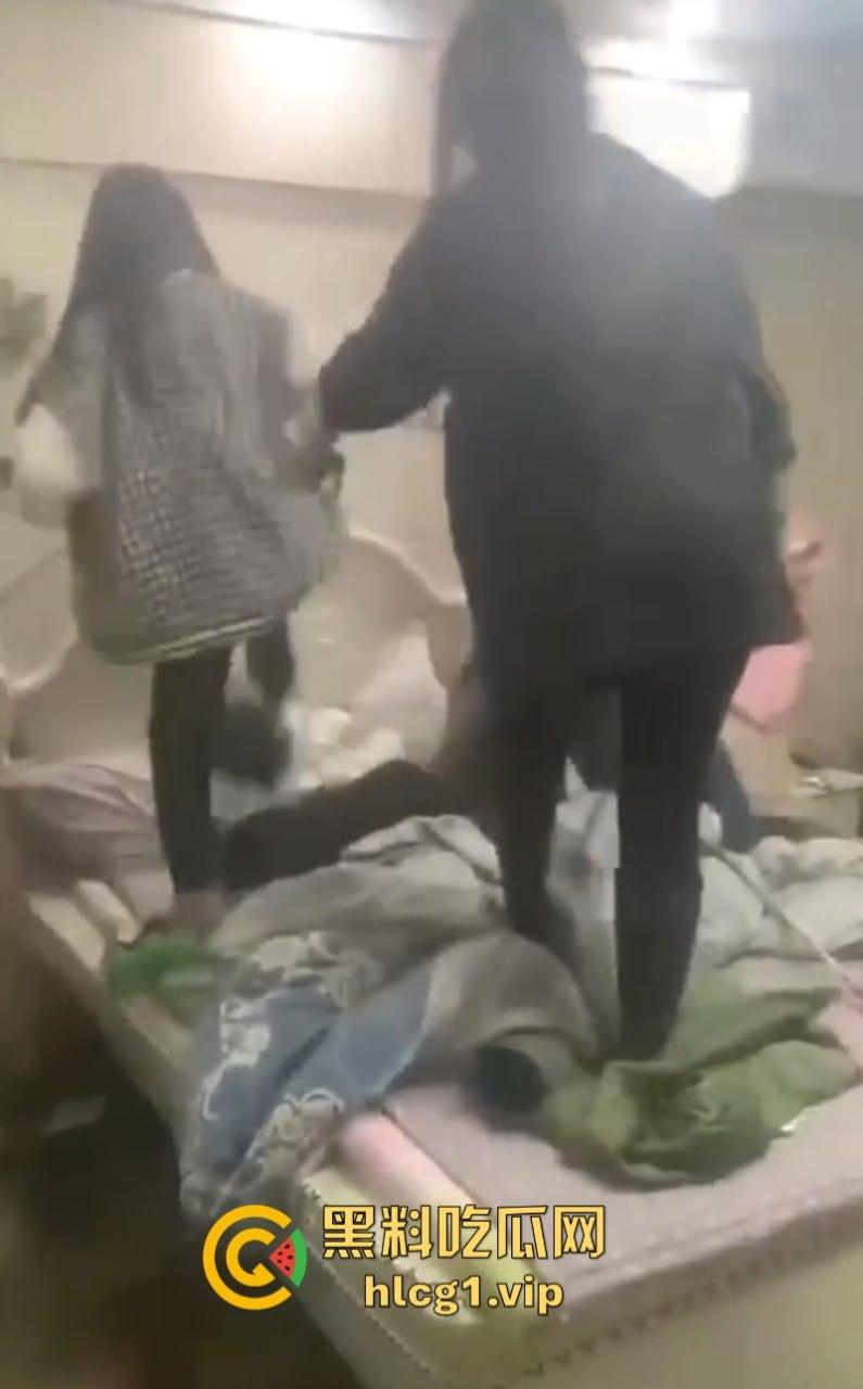 齐齐哈尔市甘南县16岁少女 【李鑫蕊】 遇围殴霸凌 用棍子打脸砸头 霸凌事件啥时候能停止啊!