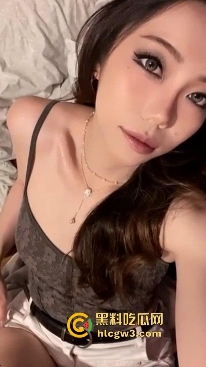 抖音网红【小温蒂】性感反差母狗 背着男朋友偷吃 口爆吞精舔脚毒龙 圆润美臀被疯狂后入!